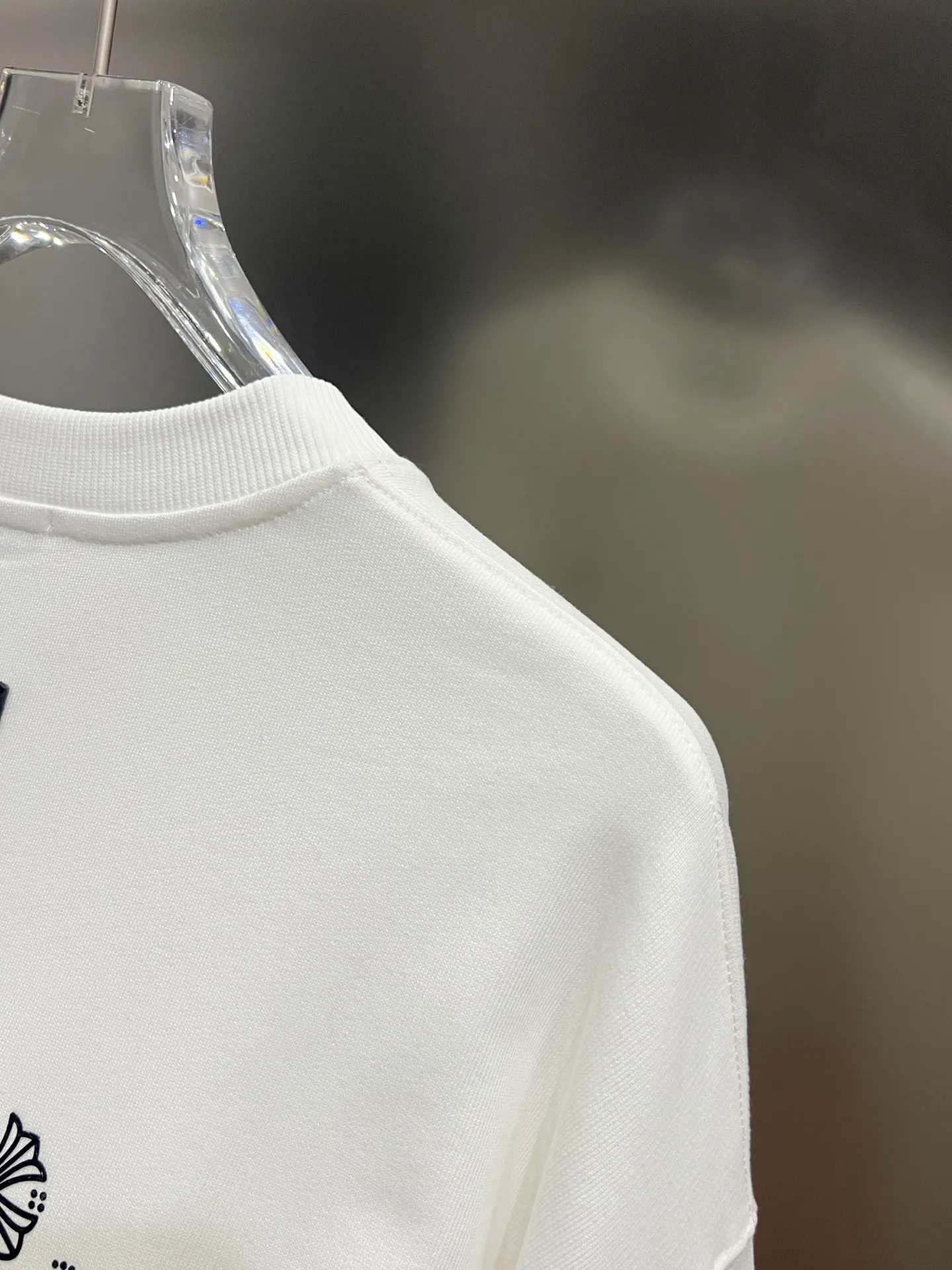 CH Crow 2026 Autumn and Winter New Arrival round neck long-sleeved sweatshirt, cross foam technology + leather hardware + Middle Eastern Australian diamond design technology, the real thing is great, men and women Same Style loose version Size S M L XL XXL Five codes Black White